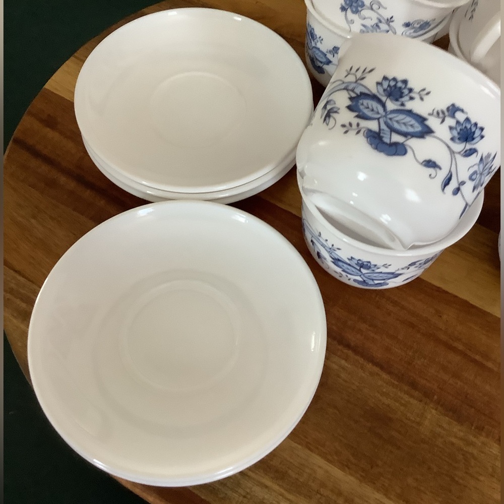 Lot of Vintage 70s Arcopal France "ASTER" Blue Floral Tea Cups & Saucers Set - Picture 12 of 16